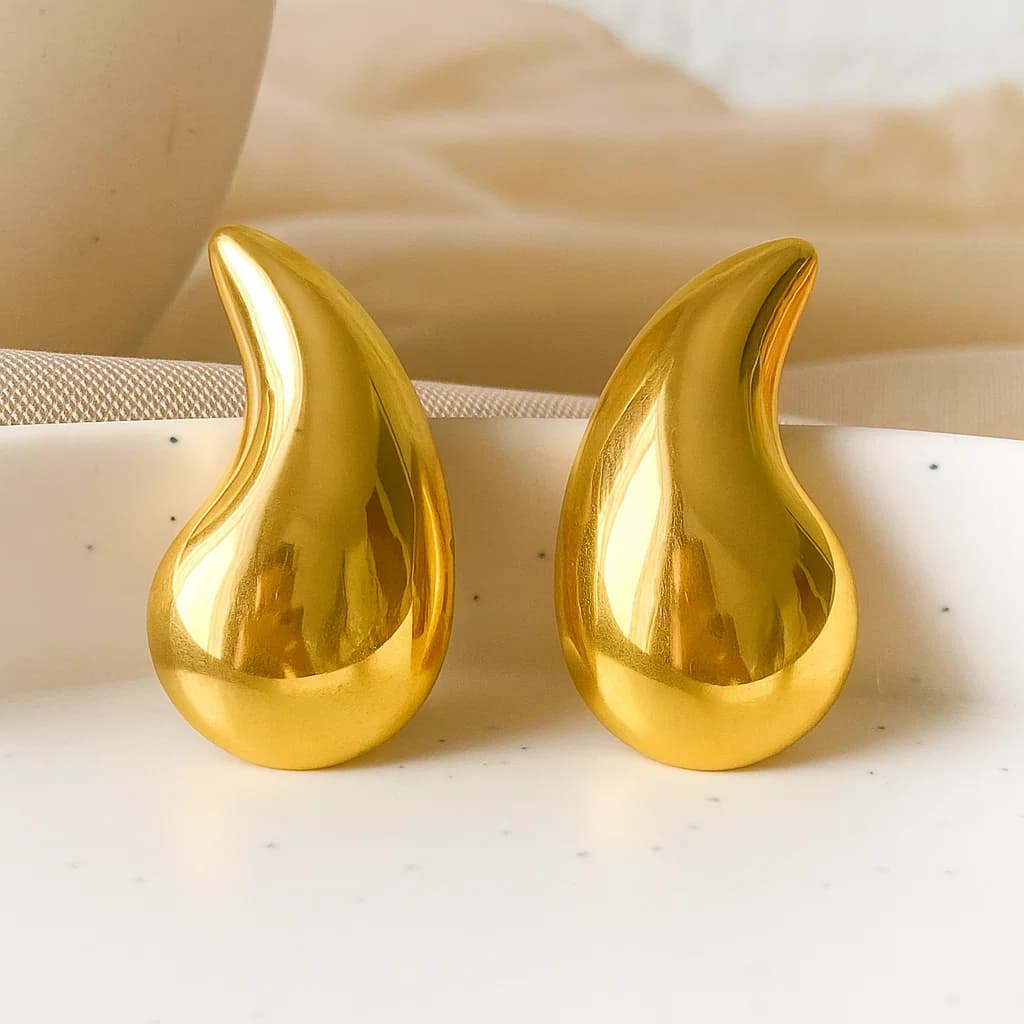 Chic Drop Earrings - Gold