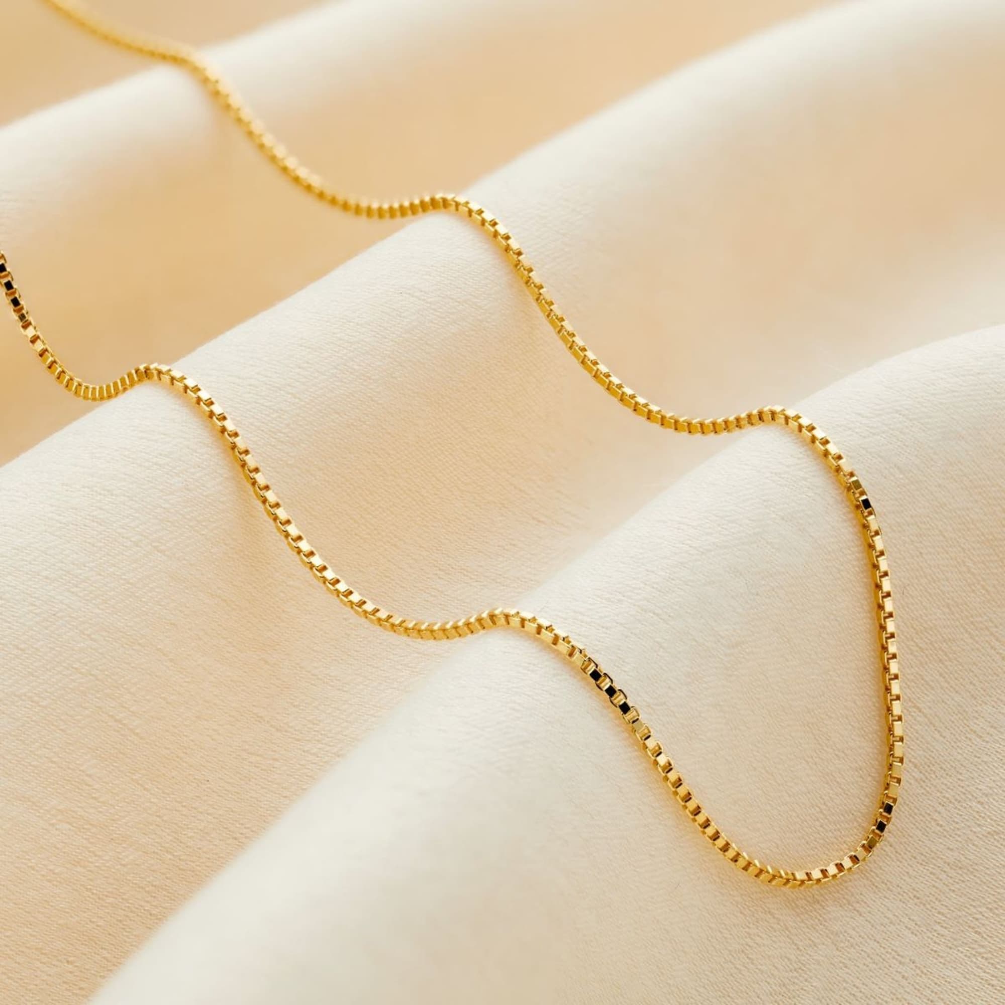 Sleek Box Chains - Gold